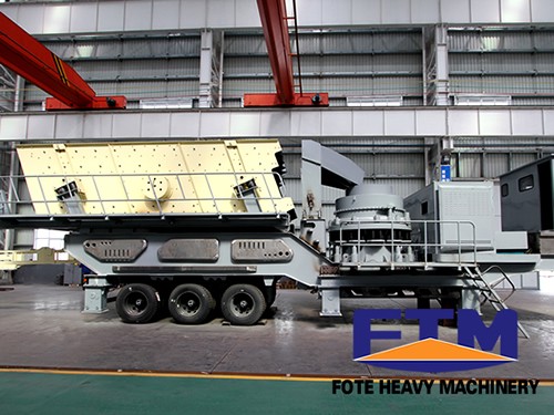 Mobile cone crushing and screening plant