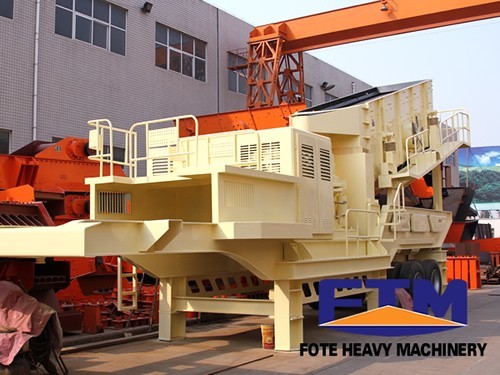 Mobile vertical shaft impact crusher