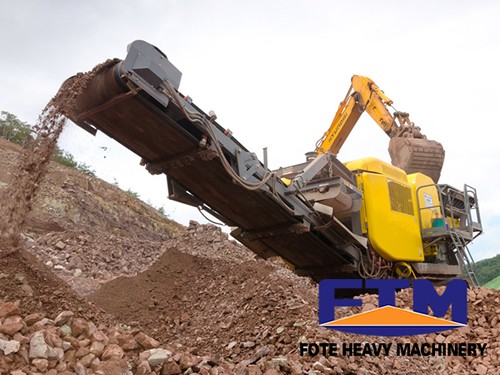 Crawler type mobile jaw crusher