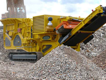 Crawler type mobile impact crusher