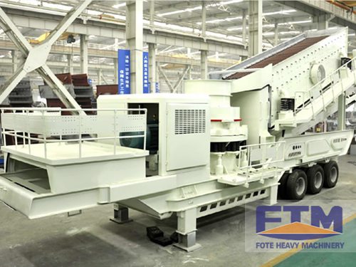 Multi-combination mobile crusher